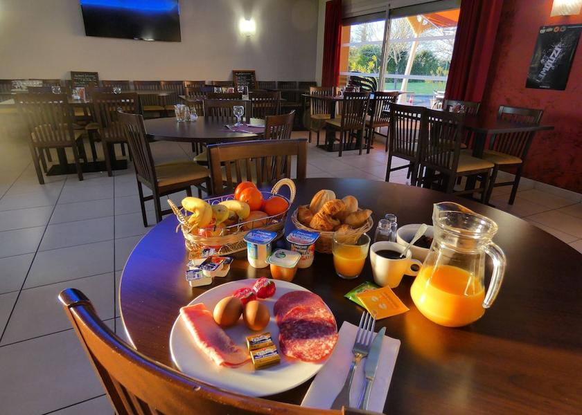 Nouvelle-Aquitaine Saint-Junien Breakfast Area
