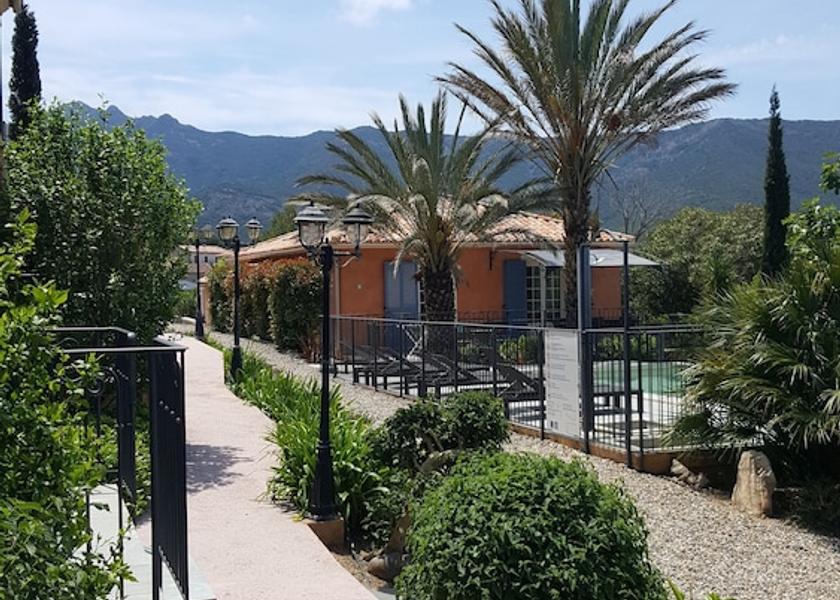 Corsica Galeria Garden