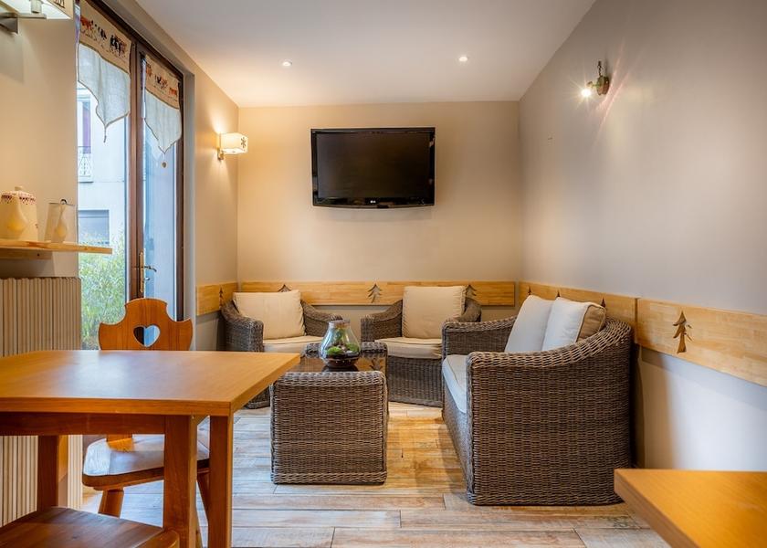 Occitanie Saint-Mamet Lobby sitting area