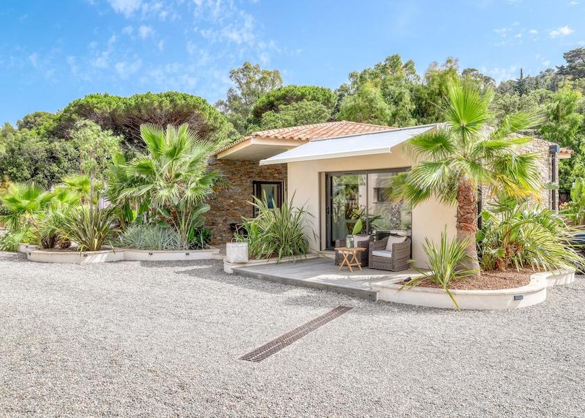 Provence-Alpes-Côte d'Azur Le Lavandou Front of property