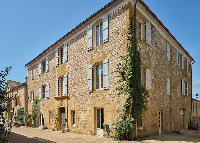 Nouvelle-Aquitaine Monpazier Facade