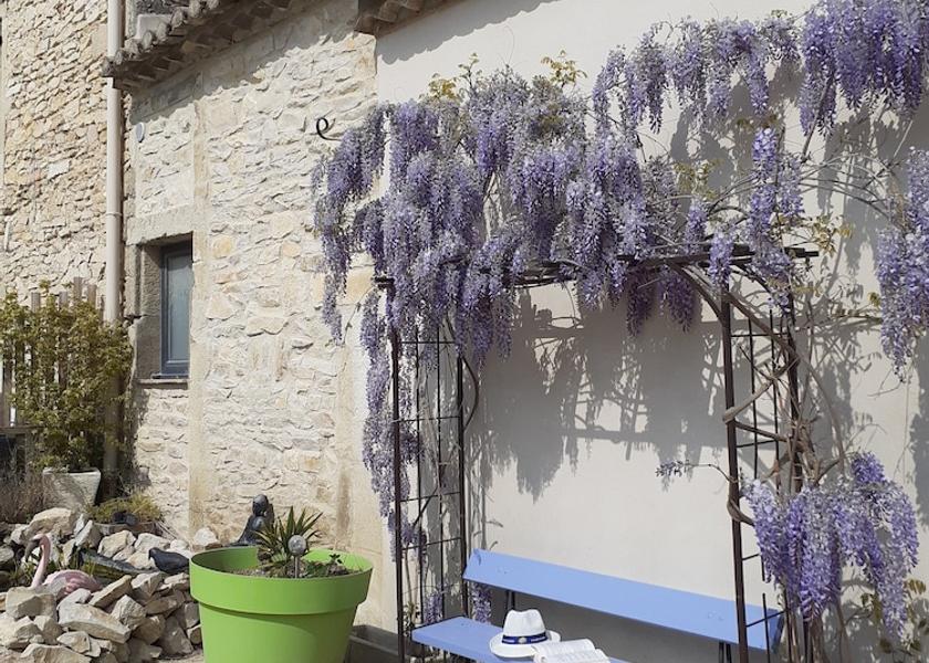 Occitanie Uchaud Exterior Detail