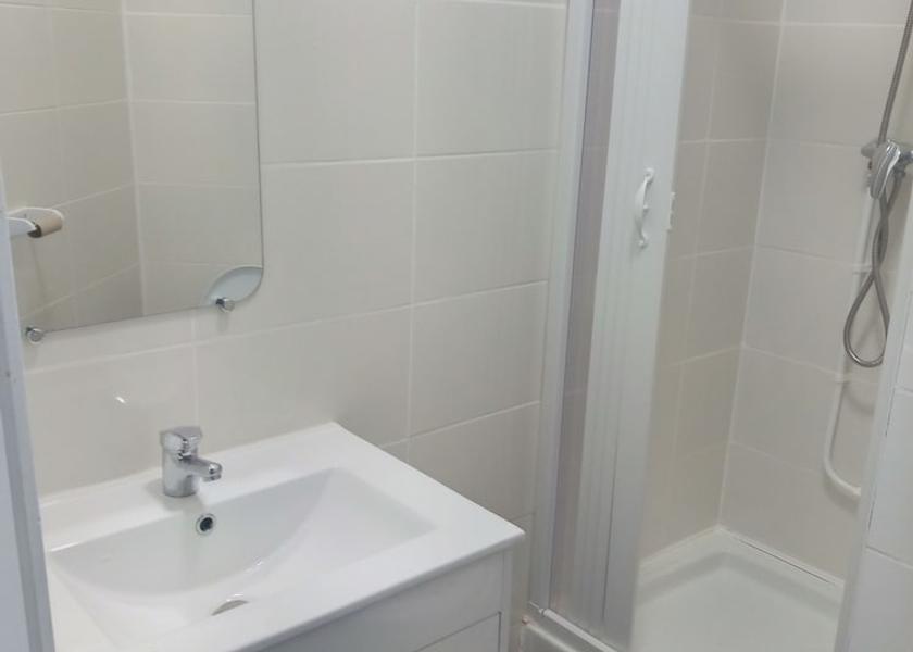 Auvergne-Rhône-Alpes Montlucon Bathroom