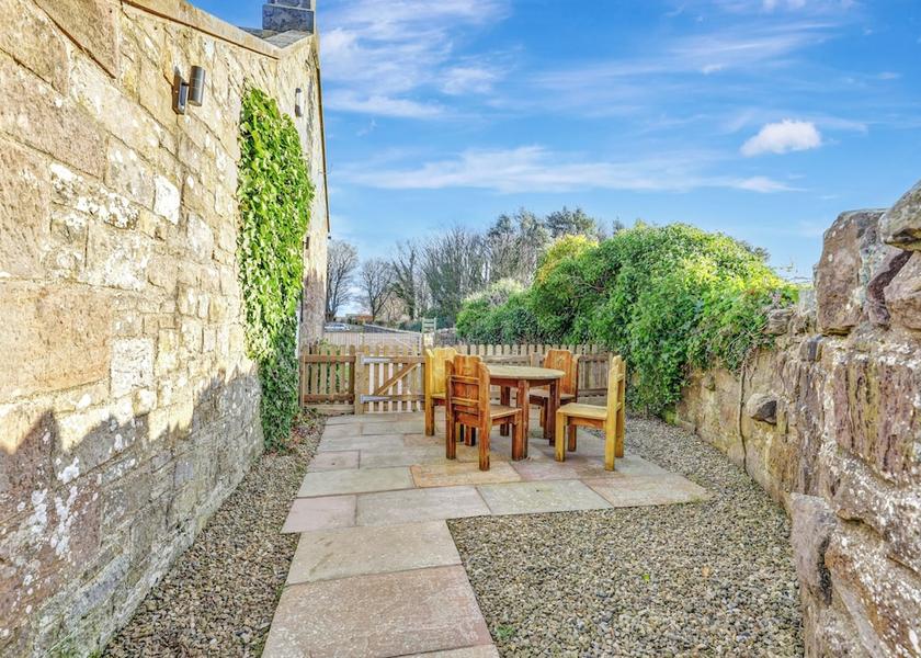 England Chathill Outdoor Dining