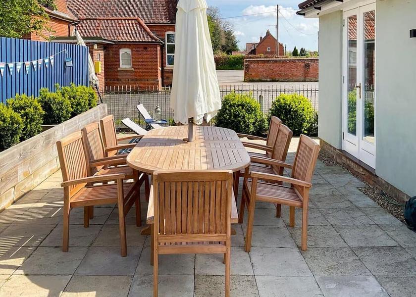 England Dereham Outdoor Dining