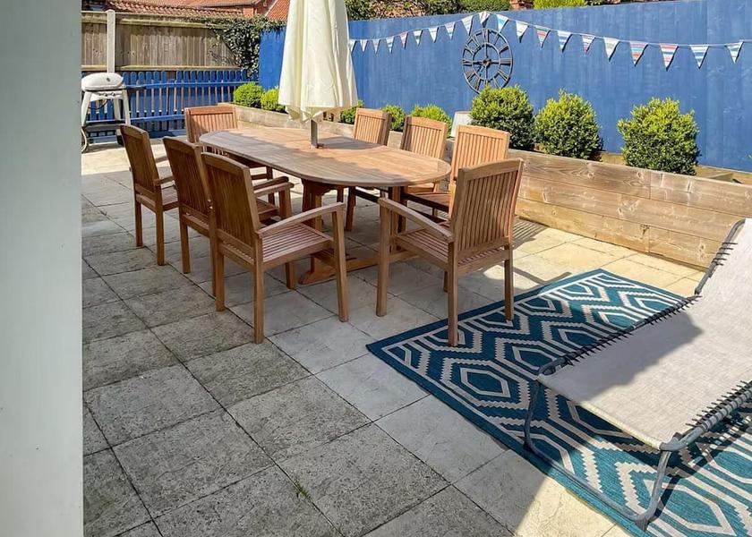 England Dereham Outdoor Dining