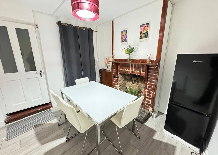 England South Croydon Dining Area