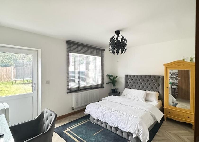 England Erith Primary image