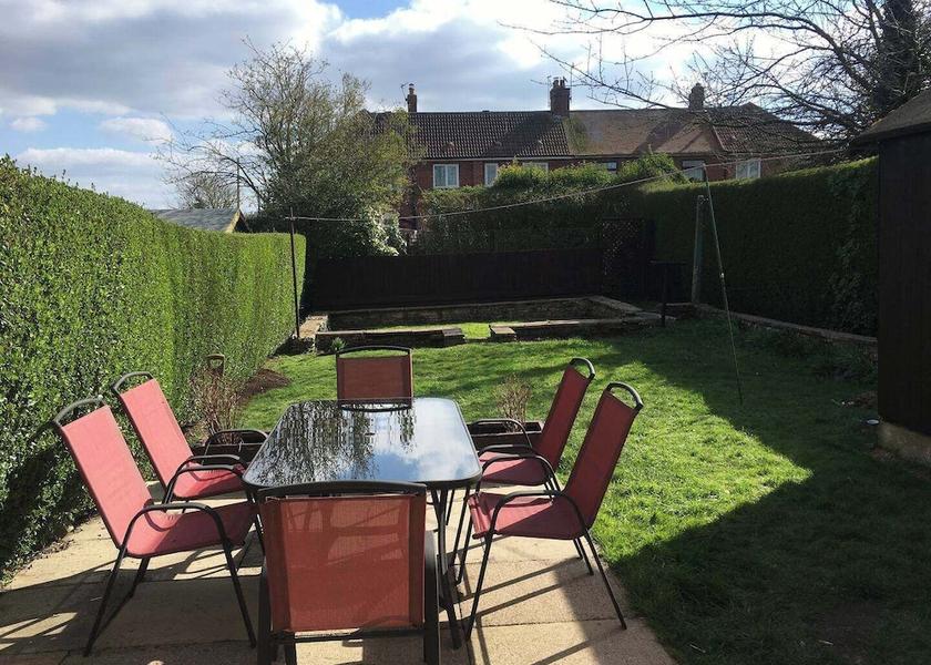 England Chesterfield Outdoor Dining