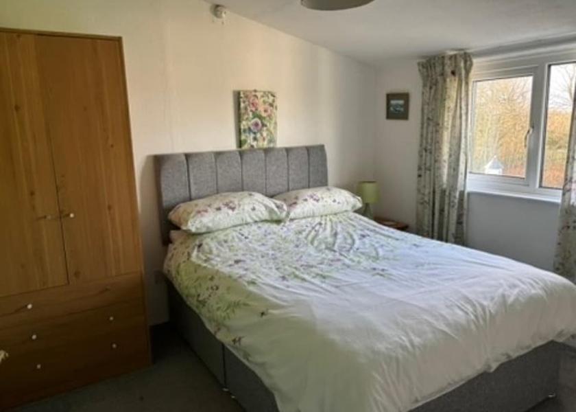 Wales Cardigan Room
