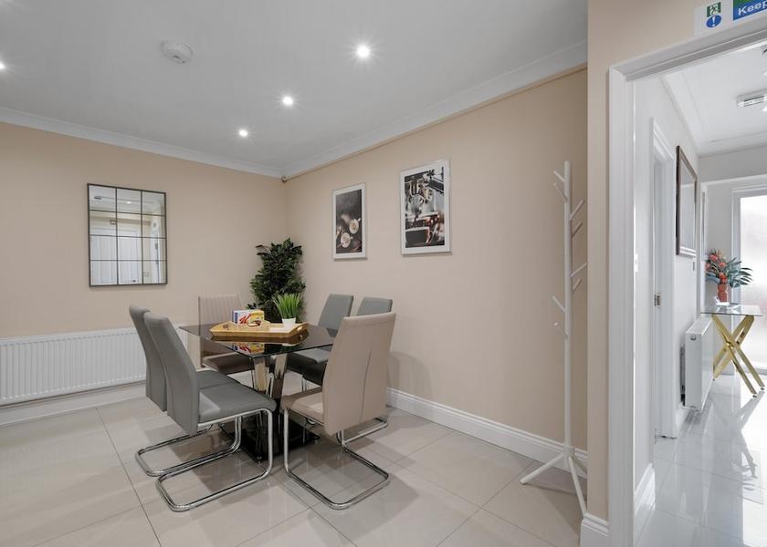 England Staines In-Room Dining