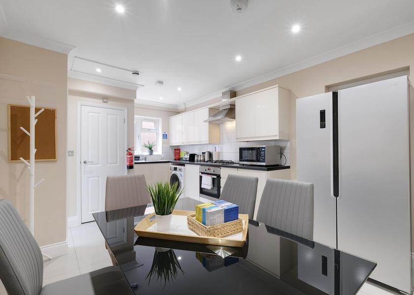England Staines Kitchen