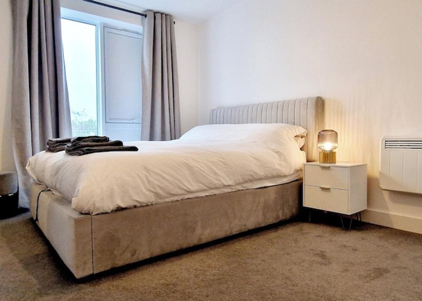 England Walton-on-Thames Room