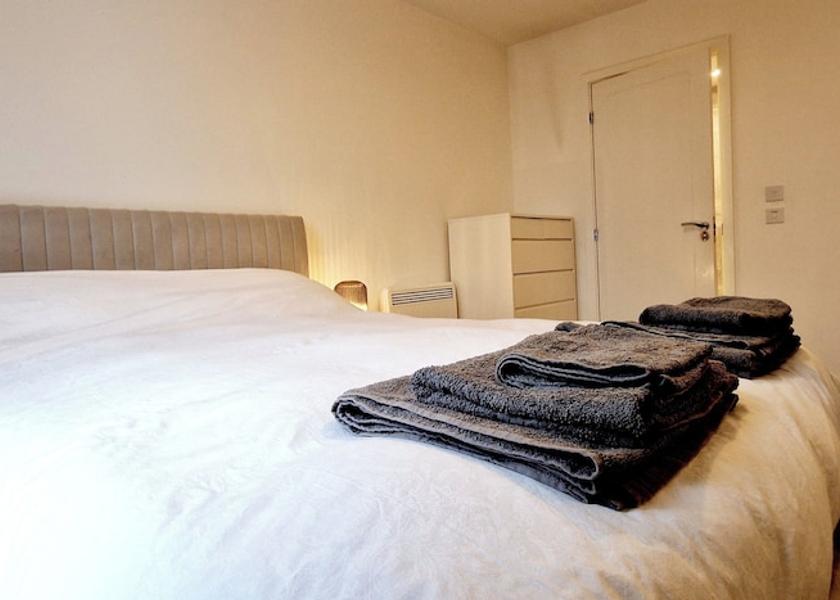 England Walton-on-Thames Room