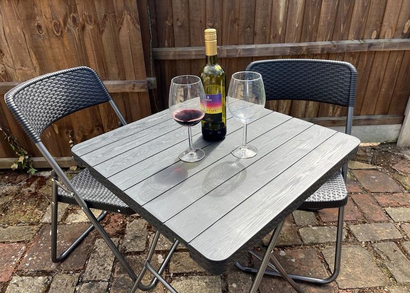 England Harleston Outdoor Dining