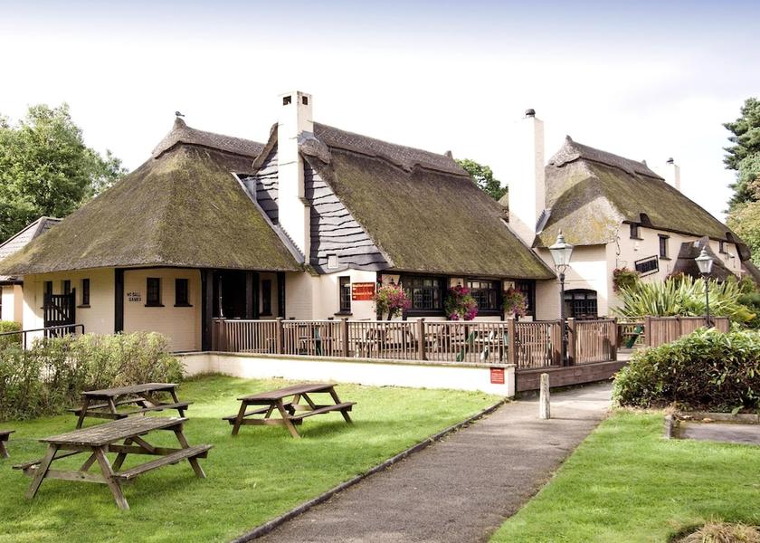 England Ferndown Exterior Detail