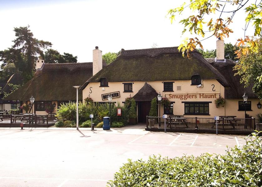 England Ferndown Exterior Detail