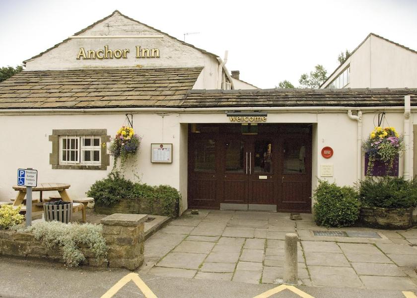 England Skipton Exterior Detail