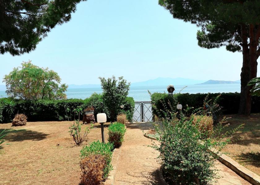 Central Greece Lokroi Room