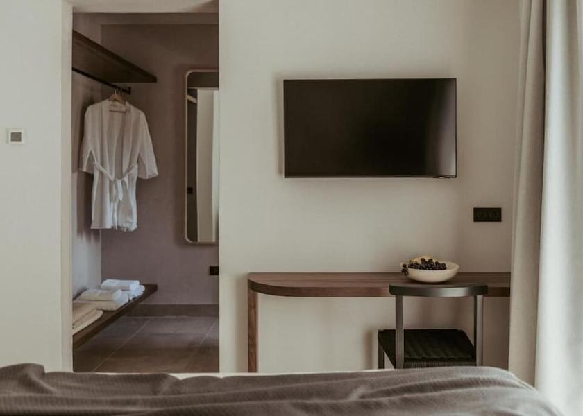 Eastern Macedonia and Thrace Sithonia Room