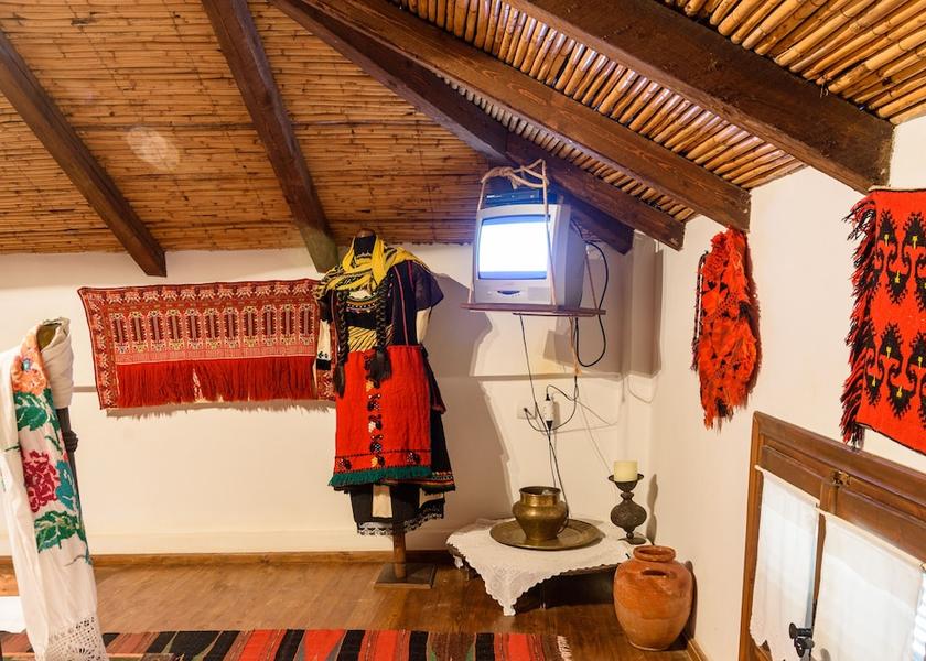 Peloponnese Pylos-Nestoras Interior Entrance