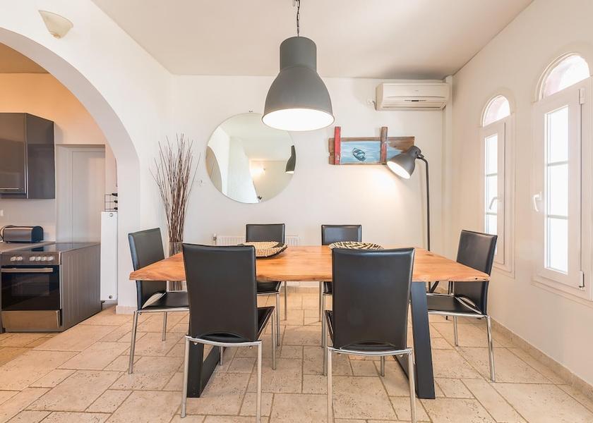 Attica Vari-Voula-Vouliagmeni Room