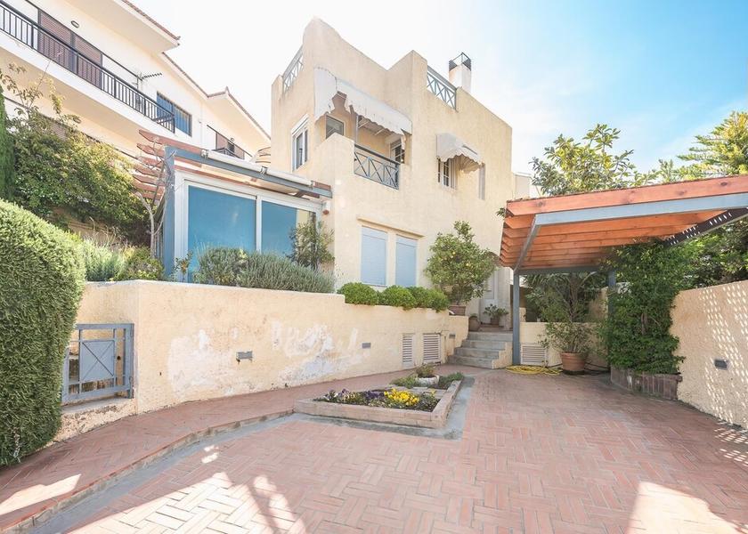 Attica Vari-Voula-Vouliagmeni Room