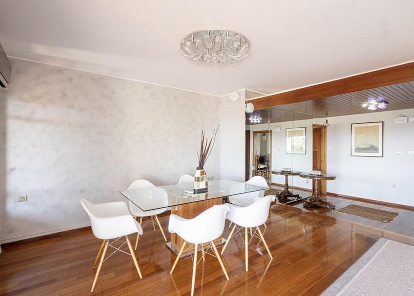 Attica Vari-Voula-Vouliagmeni Room