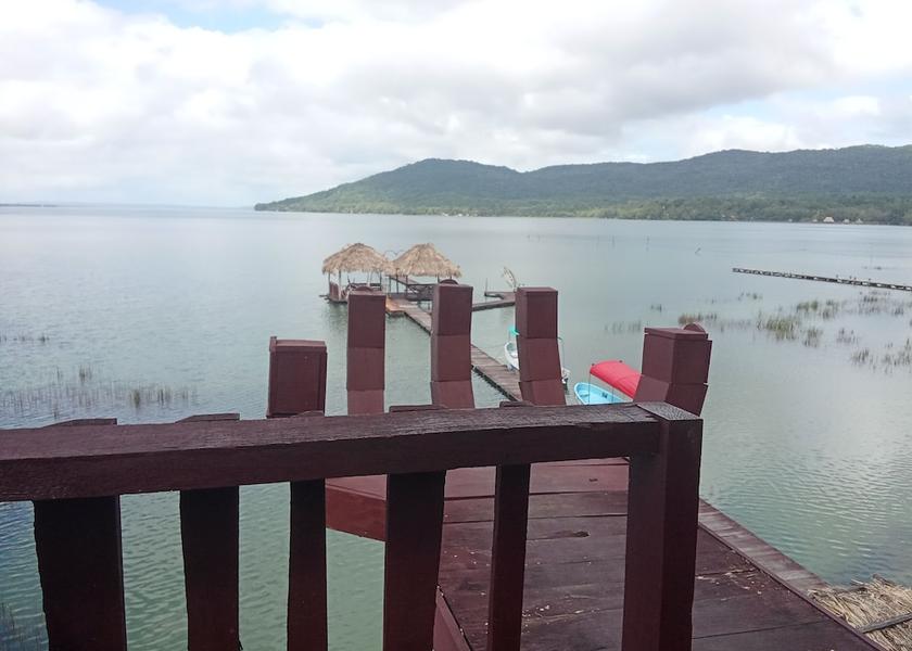 Peten Flores Restaurant