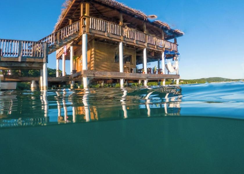 Islas de la Bahia Roatan Bar