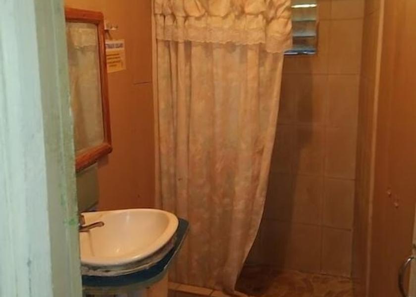 Bay Islands Isla de Utila Bathroom