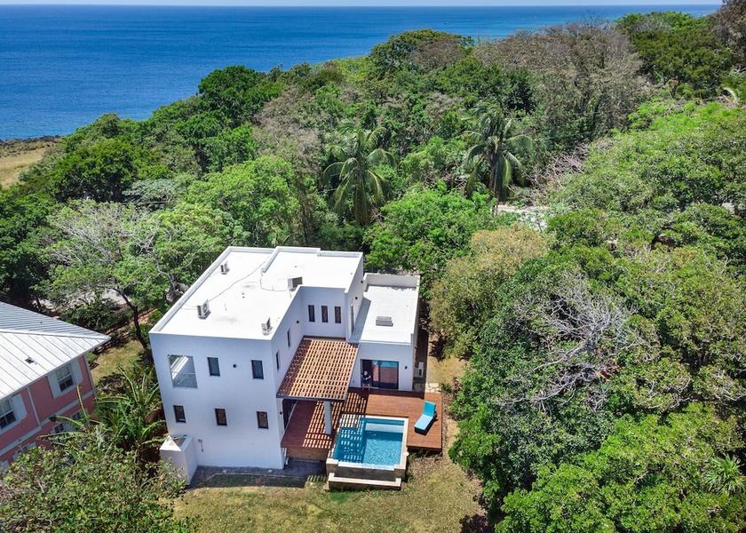 Islas de la Bahia Roatan Exterior Detail