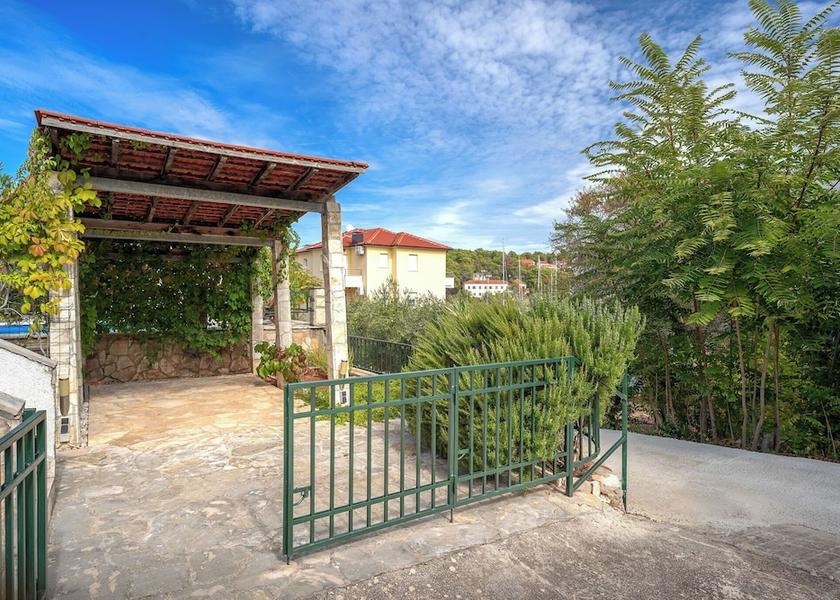 Split-Dalmatia Jelsa Parking