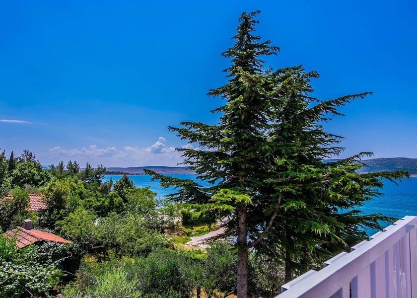 Zadar-Northern Dalmatia Starigrad Property Grounds