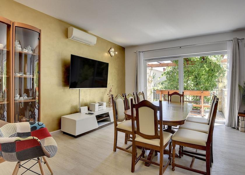 Istria County Liznjan Dining Area