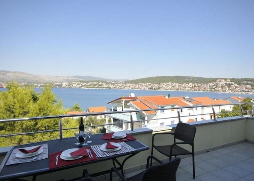 Split-Dalmatia Okrug Dining Area