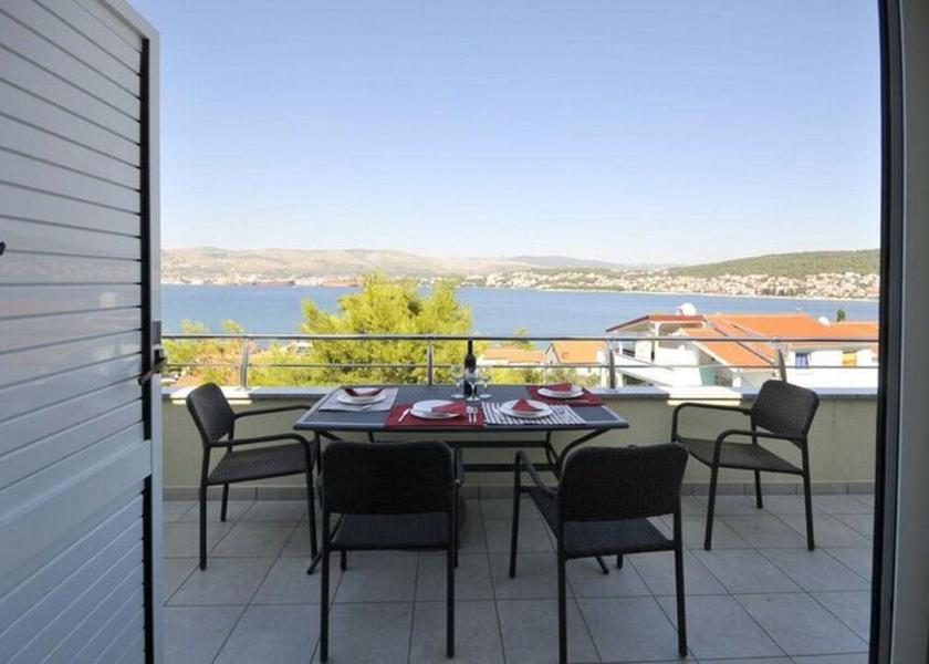 Split-Dalmatia Okrug Dining Area