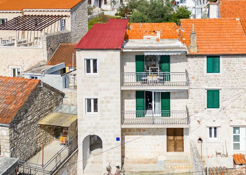 Split-Dalmatia Milna Exterior Detail