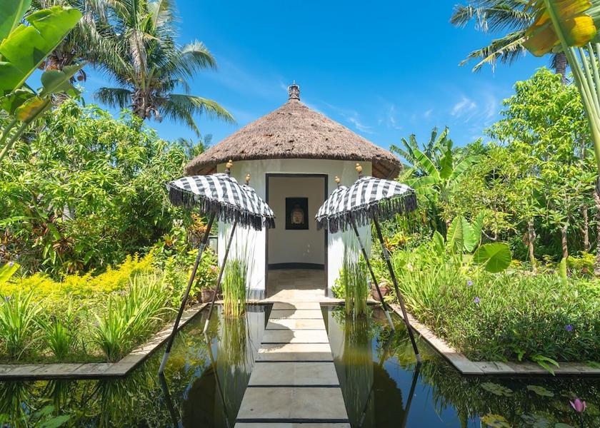 Bali Banjar Interior Entrance