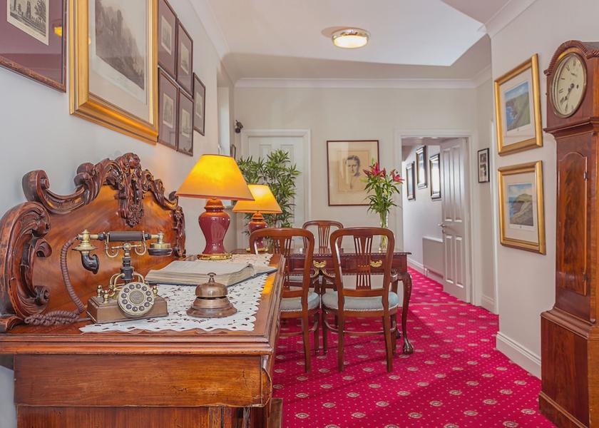 Check-in/check-out kiosk