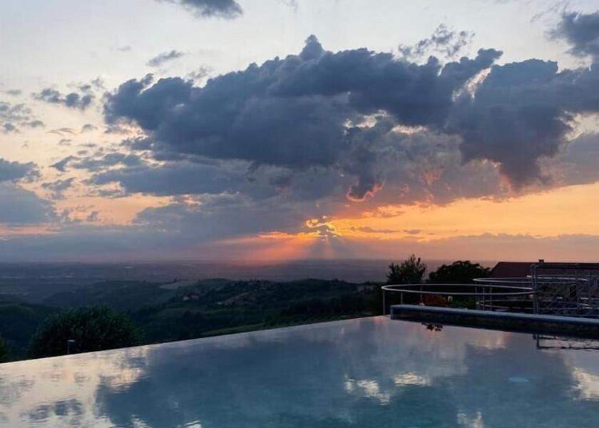 Piedmont Belvedere Langhe Pool