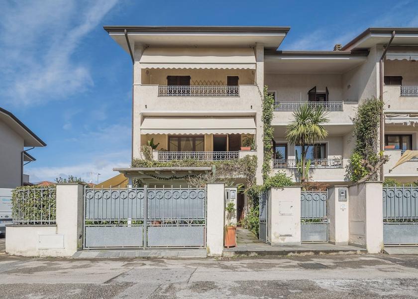 Tuscany Forte dei Marmi Facade