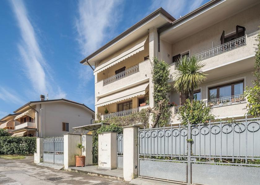Tuscany Forte dei Marmi Facade
