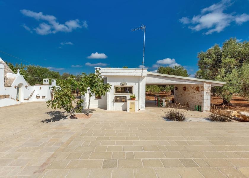 Puglia San Michele Salentino Property Grounds