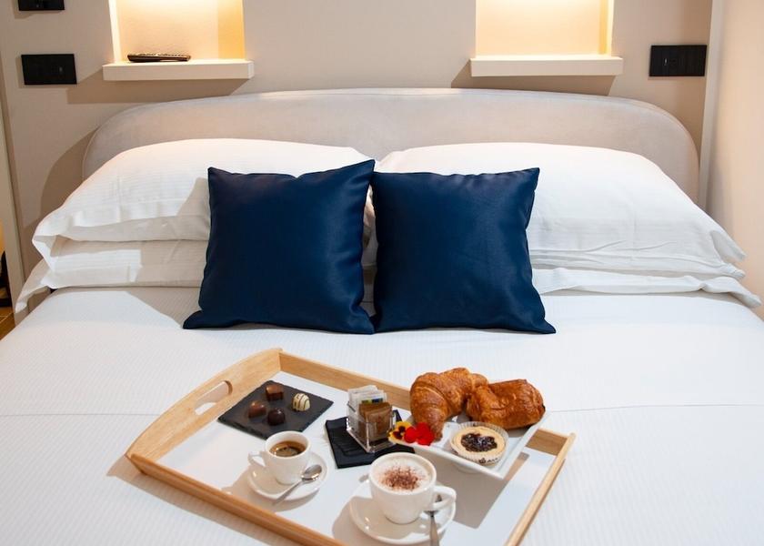 Lombardy Lovere In-Room Dining