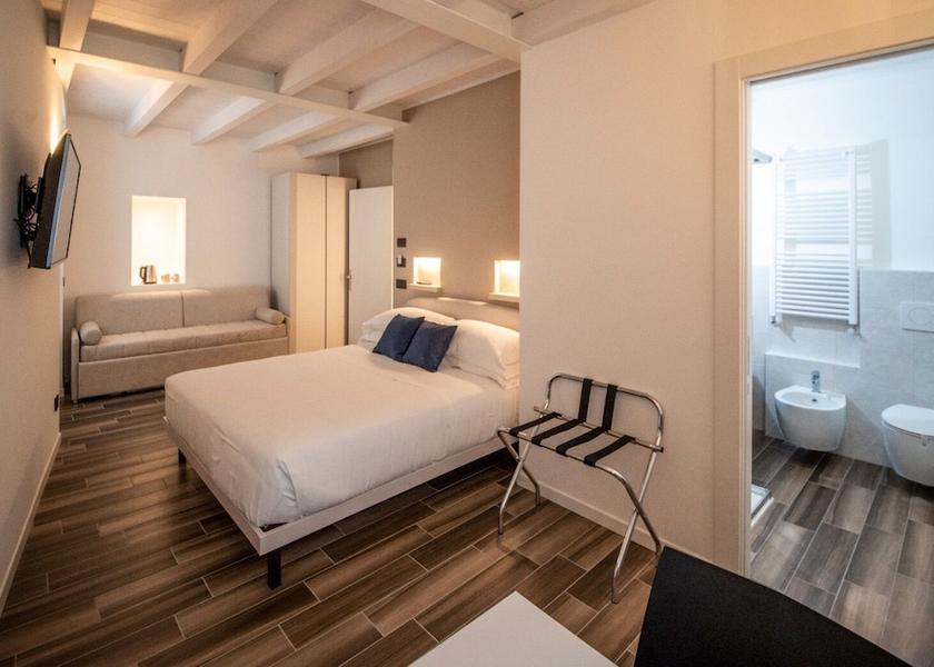 Lombardy Lovere Room
