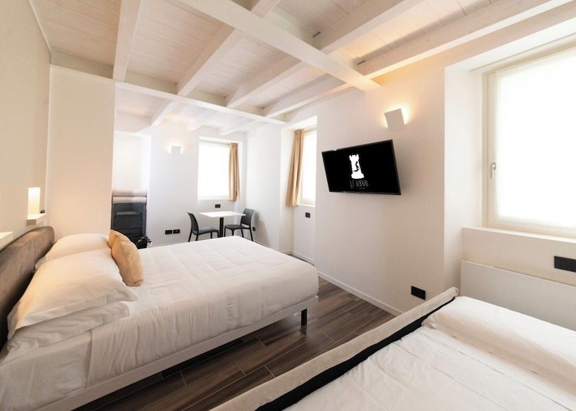 Lombardy Lovere Room
