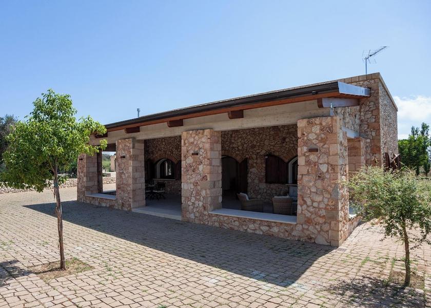 Puglia Ortelle Exterior Detail