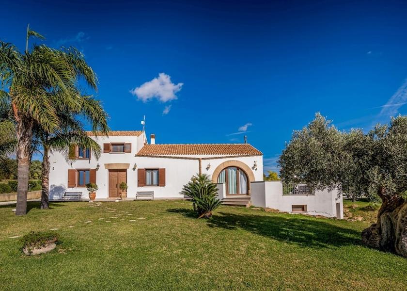 Sicily Paceco Exterior Detail