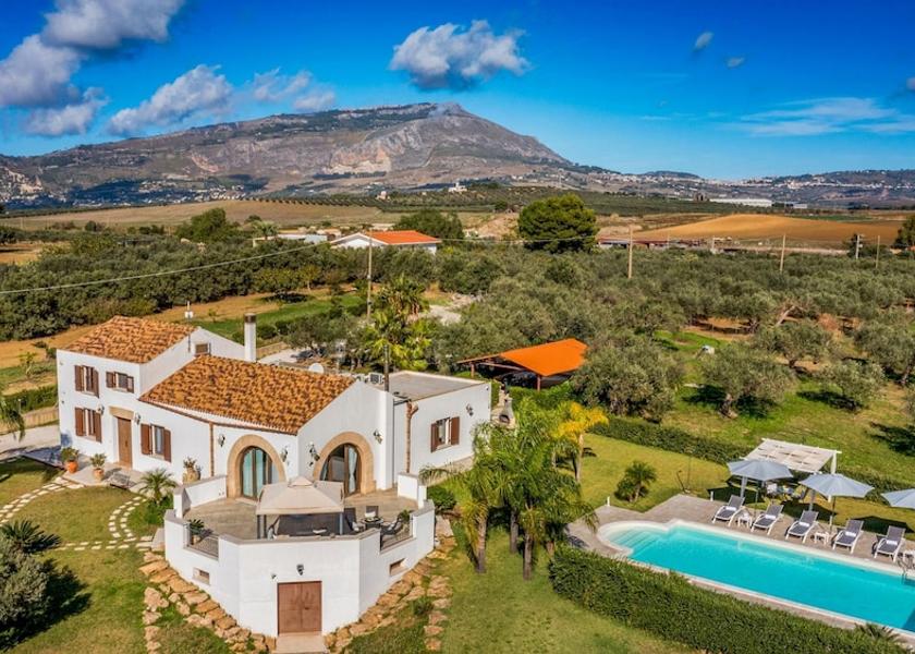 Sicily Paceco Exterior Detail